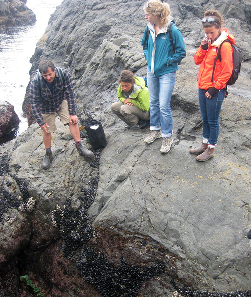 In his philosophy field course, Prof. Stefan Linquist, left, gives students a chance to experience the coastal environment whose future is often the topic of their discussions with local fishermen, environmentalists and other residents of Vancouver Island. Photos courtesy Stefan Linquist.